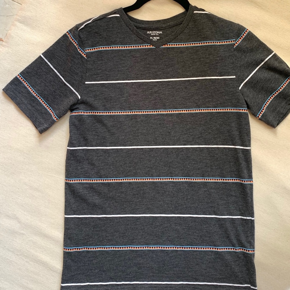 Arizona Boy's V-Neck Short Sleeve T-Shirt - XL